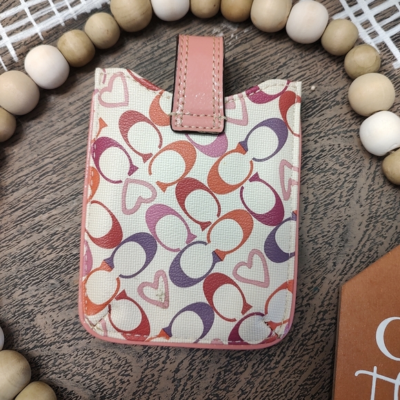 😍 Vintage Y2K Coach Brand Poppy Phone Carry Case, Monogram Heart Print, Leather - Picture 5 of 6